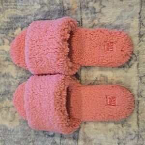 MUK LUKS Pink Fluffy Soft  Inside And Outside Slide Slipper Large  9-10